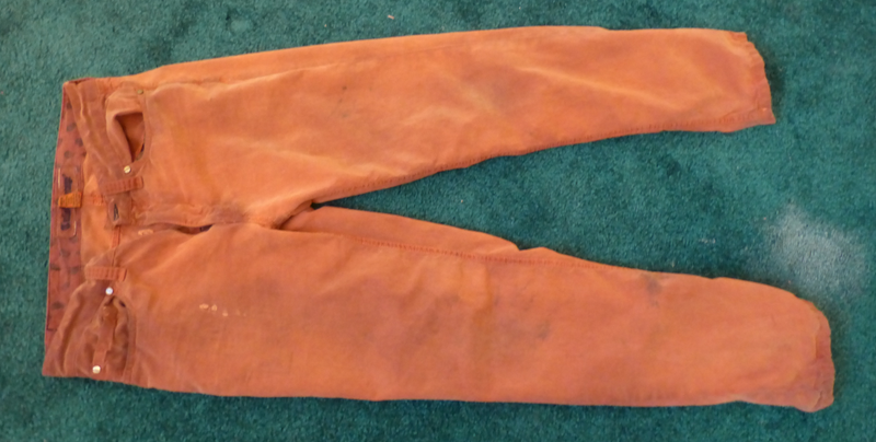 Illustration for article titled Dyeing Clothes With Used Motor Oil Is The Best And Worst Solution To Your Stain Problem